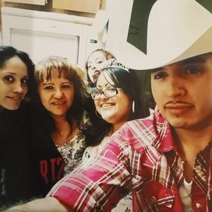 Meet your Posher, Flora